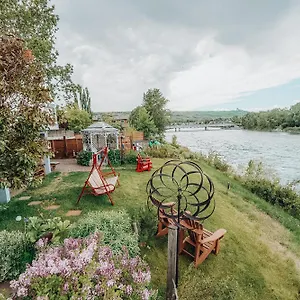 Gasthof Along River Ridge